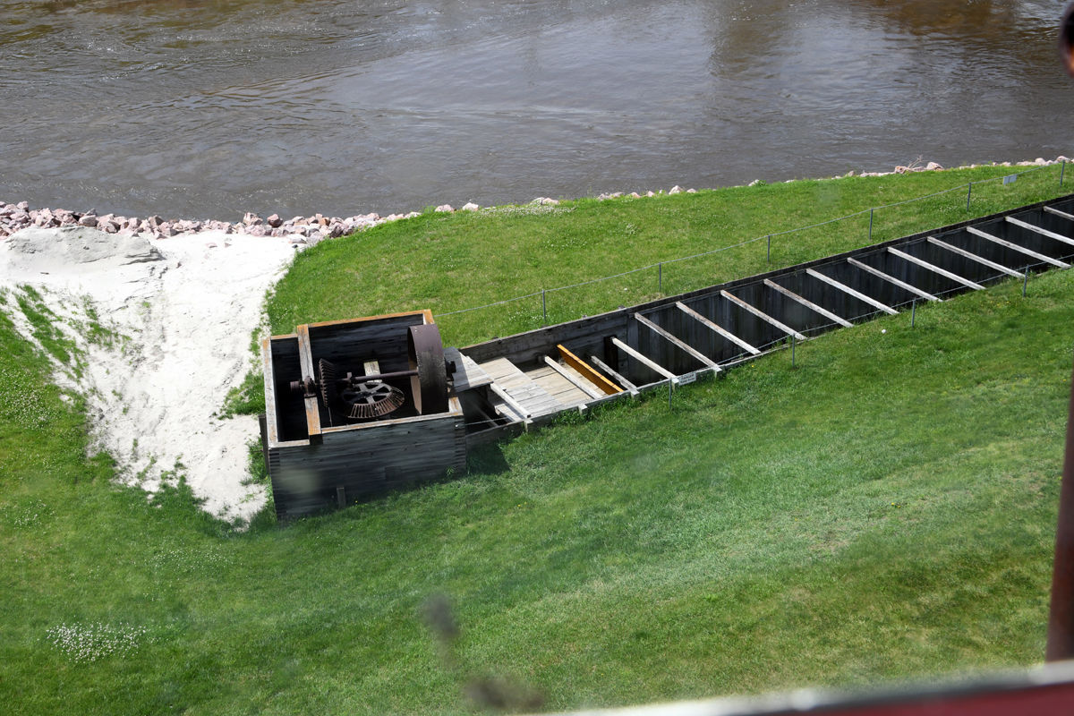 012 Water turbine at the Neligh Mill.JPG